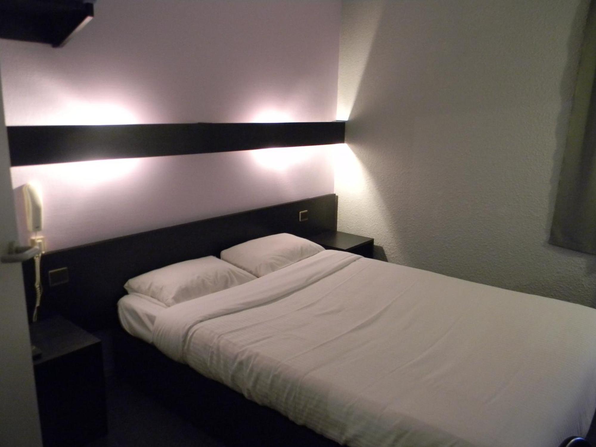 Class-Hotel ปัวติเยร์ ภายนอก รูปภาพ